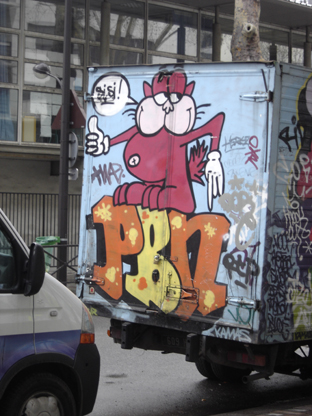arrière graffiti truck rue baron le roy 75012