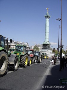 Manifestation agriculteurs et tracteurs bastille, photo paule kingleur