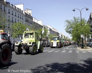 tracteurs comme des tanks dans paris, photo paule kingleur